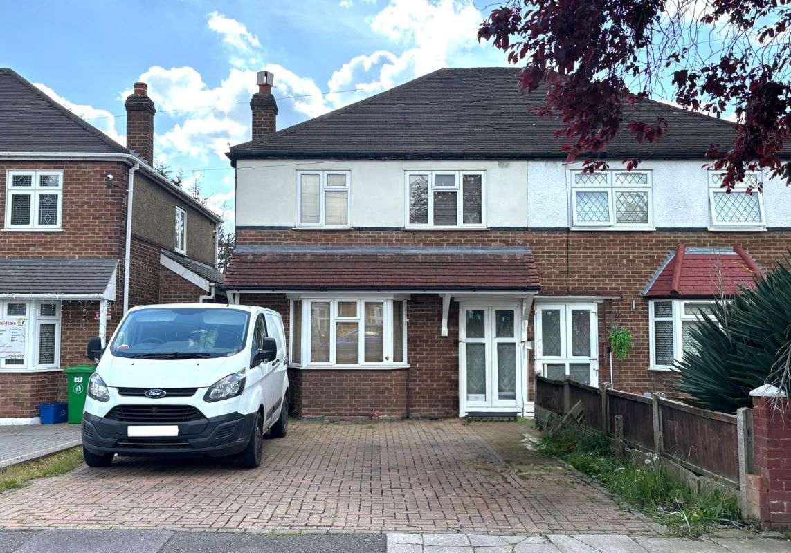 28 Chalgrove Crescent, Ilford, Essex, IG5 0LU