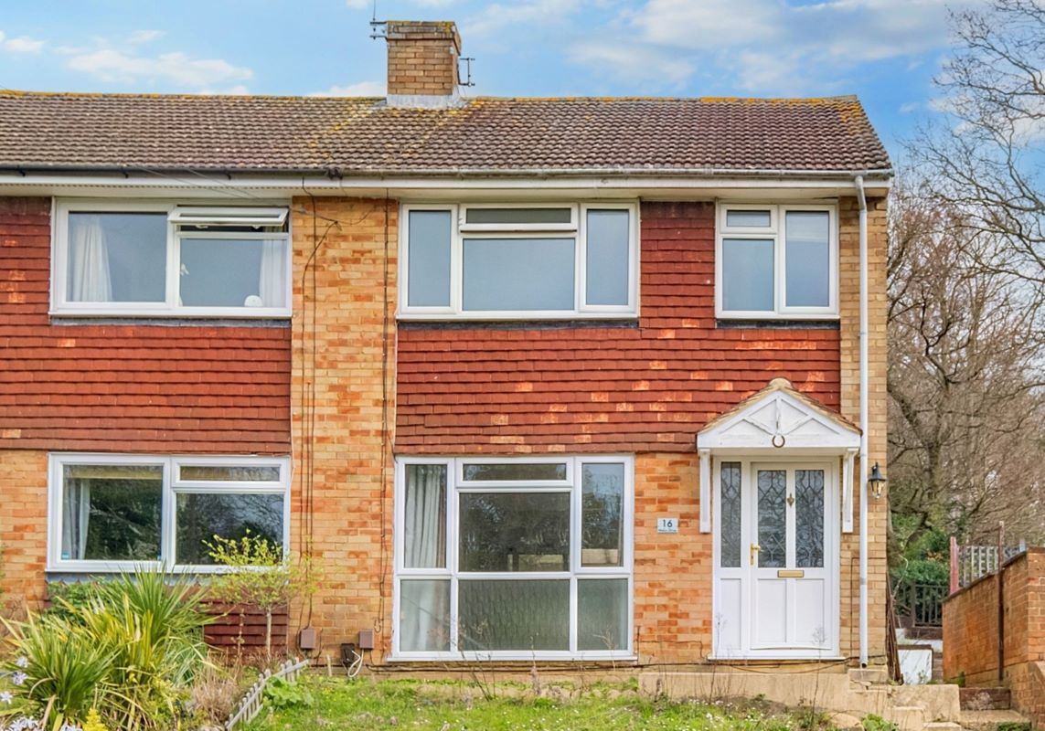 16 Malus Drive, Addlestone, Surrey, KT15 1EP