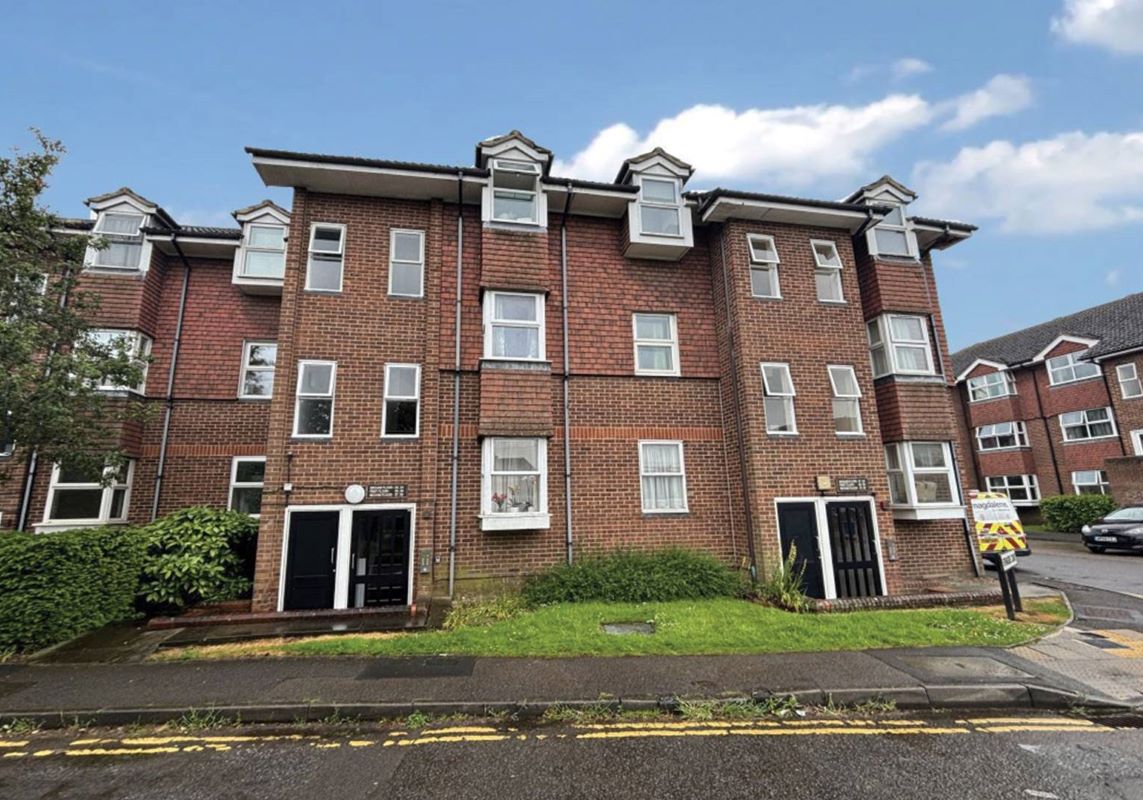 37 Springside Court, Josephs Road, Guildford, Surrey, GU1 1BT