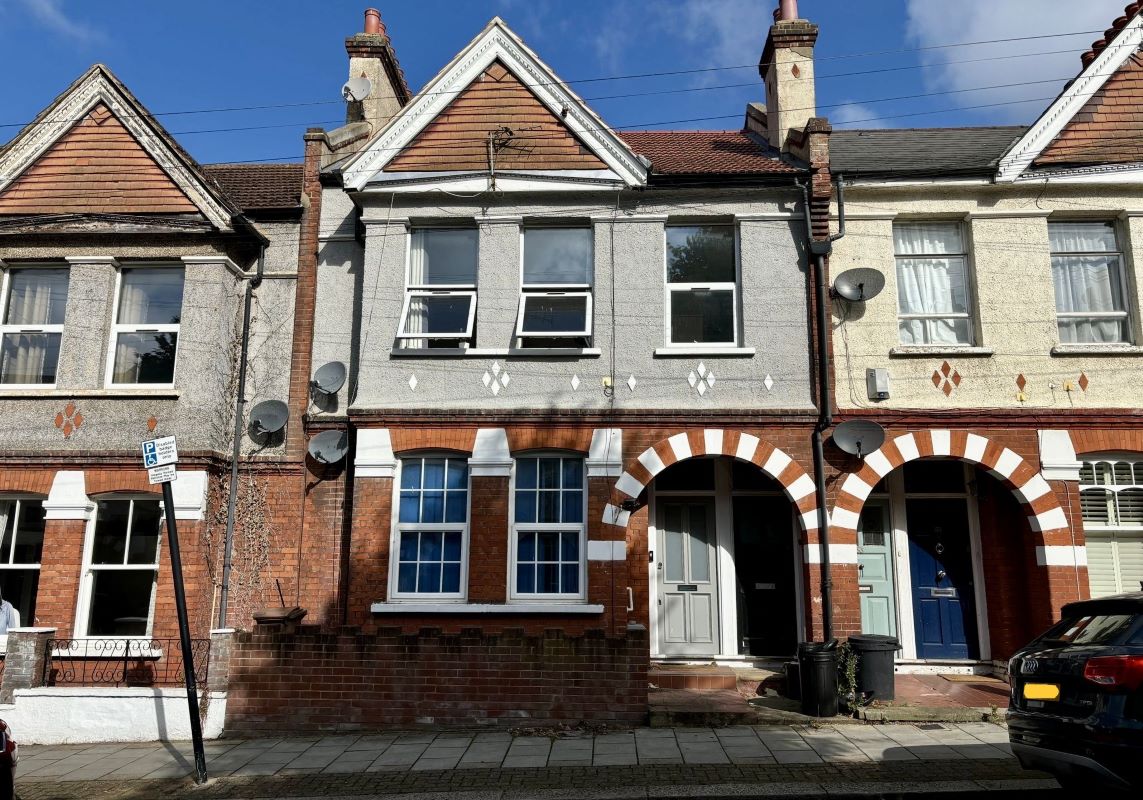 49 Salterford Road, Tooting, London, SW17 9TE