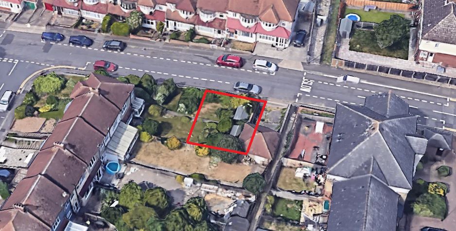 Garage & Land to the Rear of 1 Blenheim Avenue, Chatham, Kent, ME4 6UU