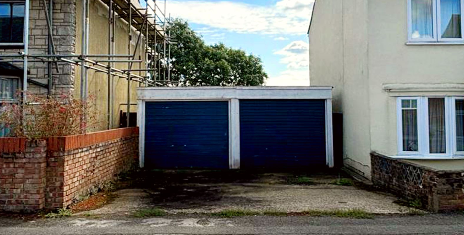 Garages at 21 Breakspeare Road, Abbots Langley, Hertfordshire, WD5 0ER