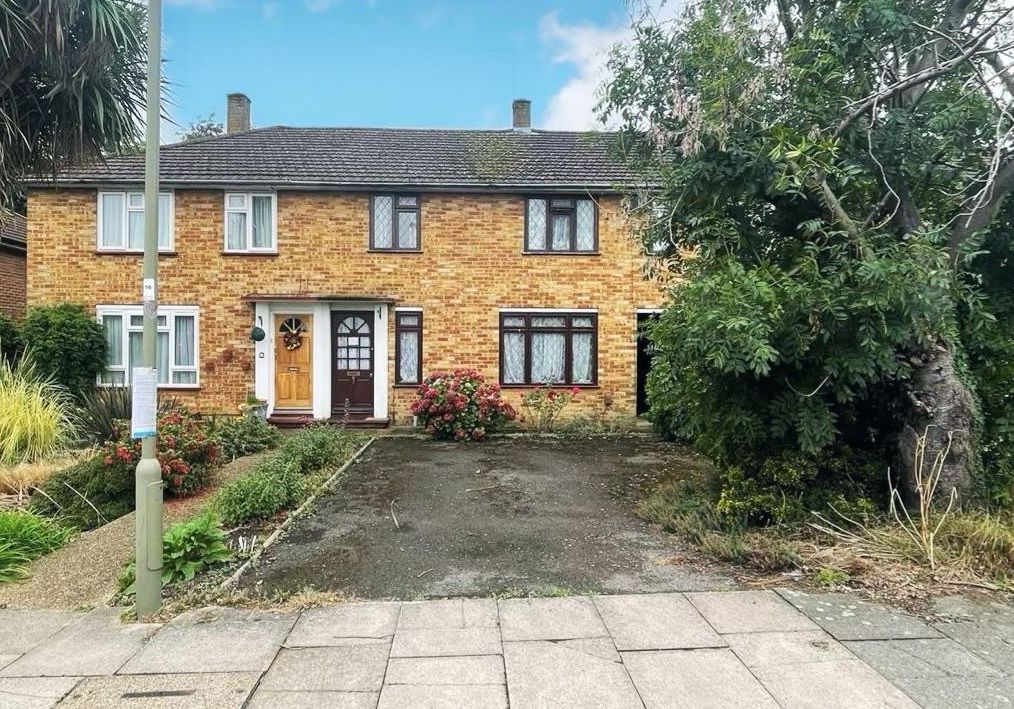 67 Kings Drive, Edgware, Middlesex, HA8 8EF