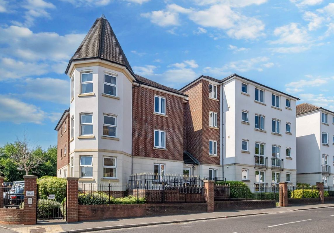 Flat 18 Kingsley Court, Windsor Way, Aldershot, Hampshire, GU11 1HZ