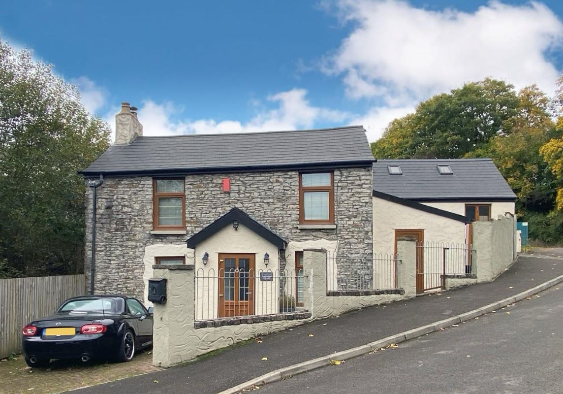 Crossways Cottage, Old Caerphilly Road, Nantgarw, Cardiff, South Glamorgan, CF15 7TA