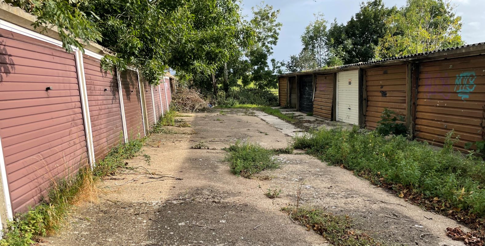 5 Garages at Springhill Road, Grendon Road, Edgcott, Buckinghamshire, HP18 0TF