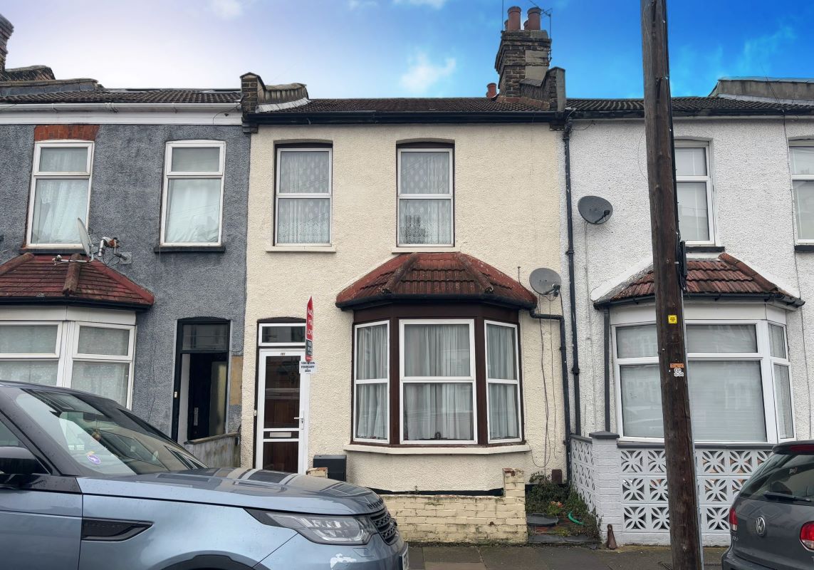 101 Francis Avenue, Ilford, Essex, IG1 1TT