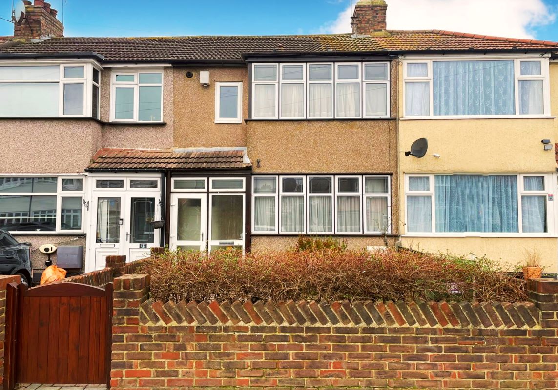 125 Linley Crescent, Romford, Essex, RM7 8RB