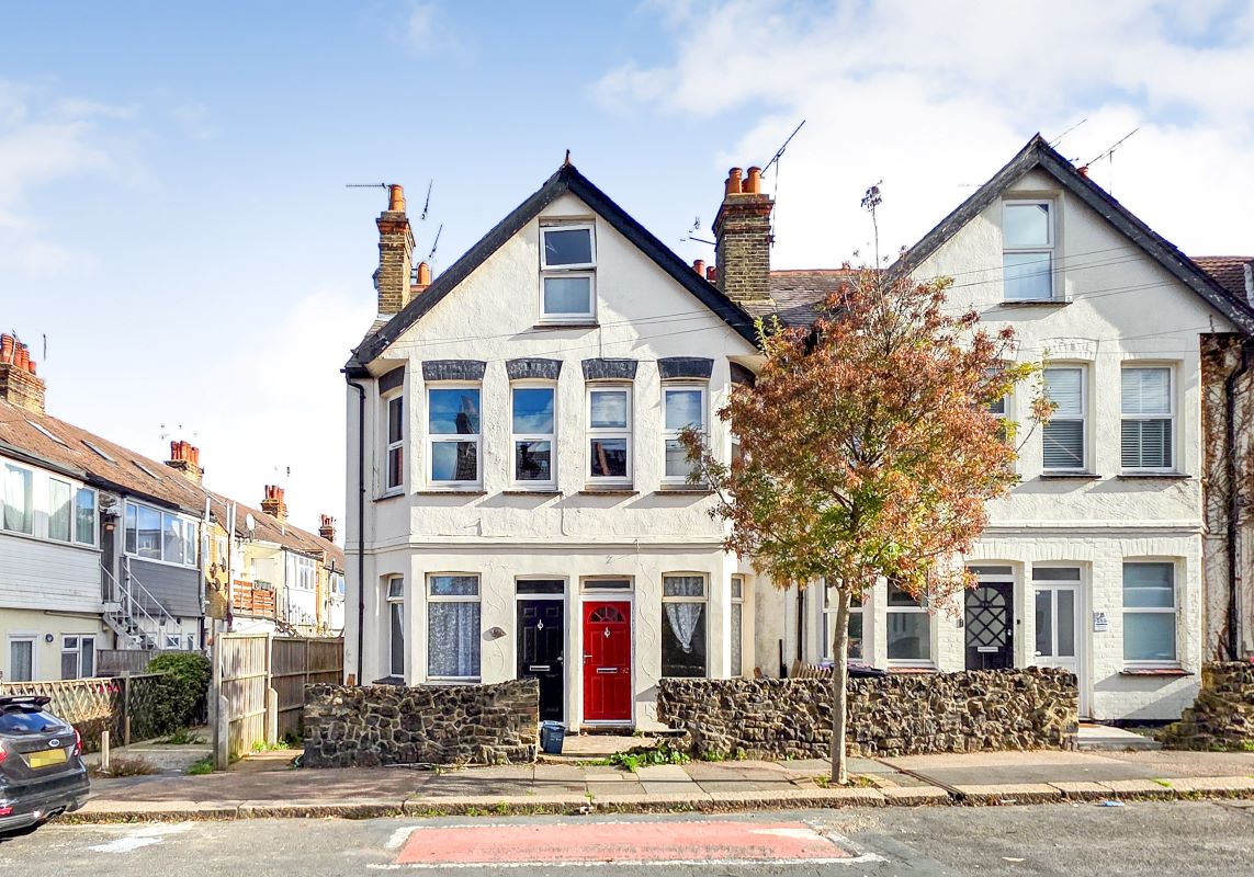 Flat 2, 192 Hainault Avenue, Westcliff-on-Sea, Essex, SS0 9EX