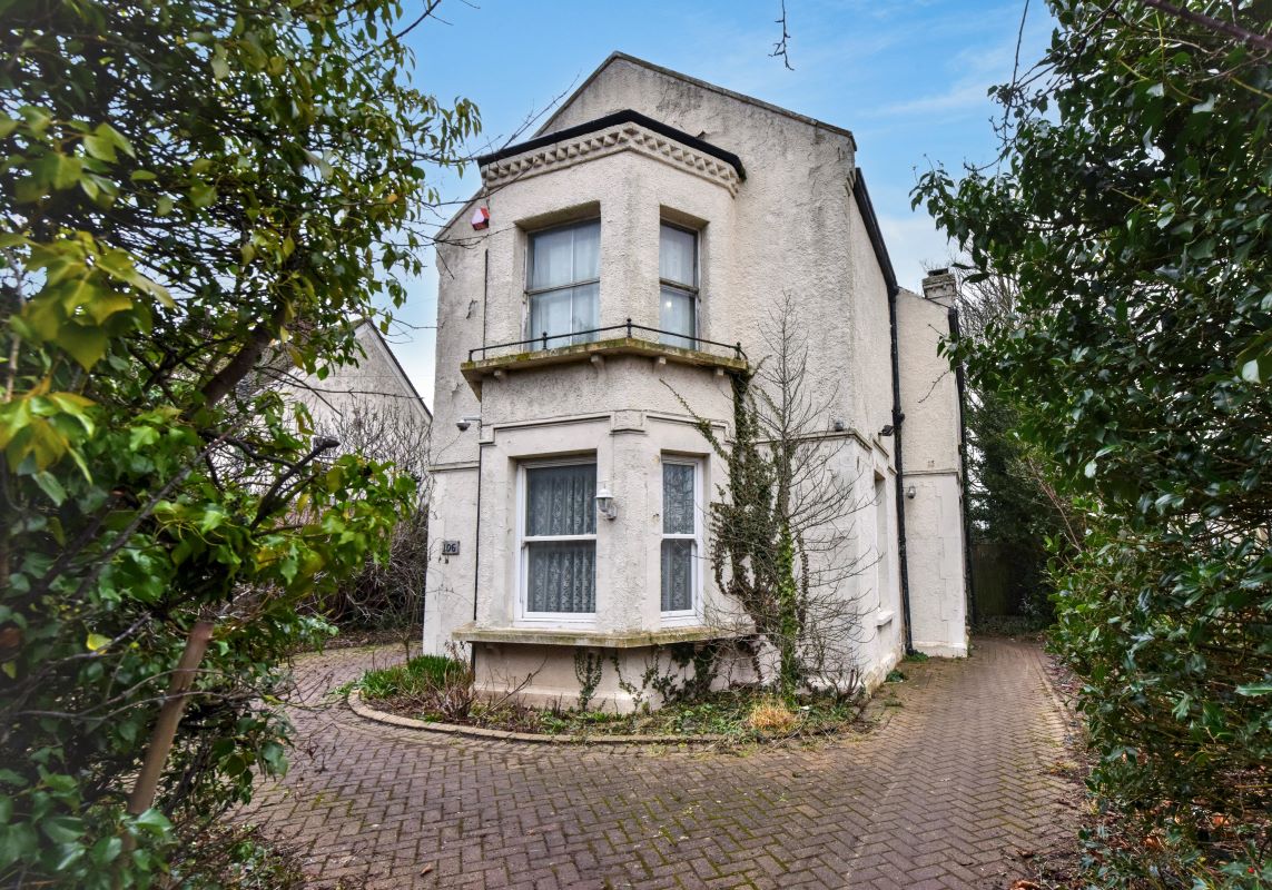 106 Pier Avenue, Clacton-on-Sea, Essex, CO15 1NJ