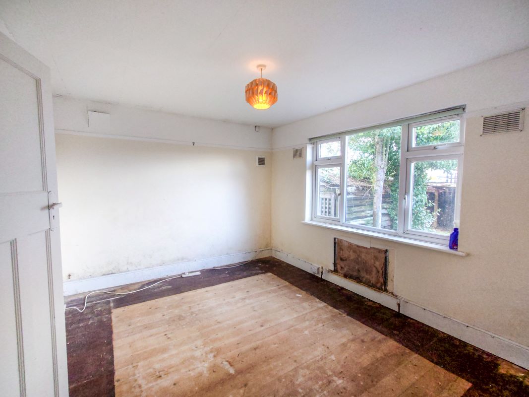 32 Whaddon Road, Cheltenham, Gloucestershire, GL52 5NA