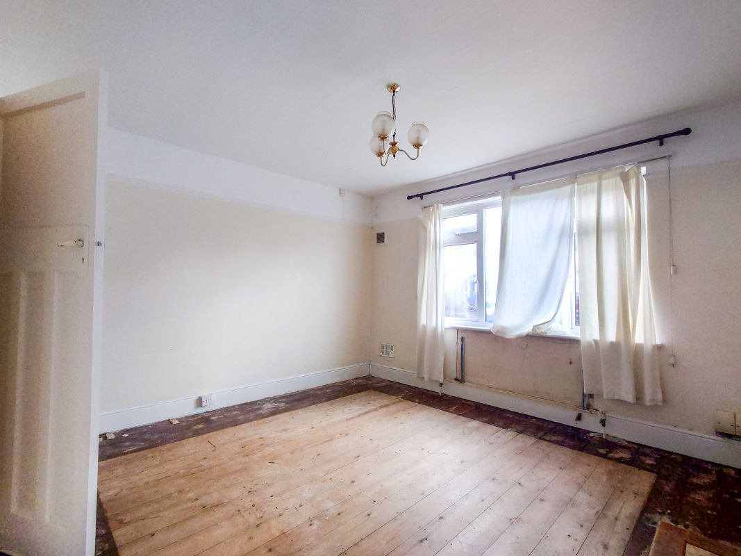 32 Whaddon Road, Cheltenham, Gloucestershire, GL52 5NA