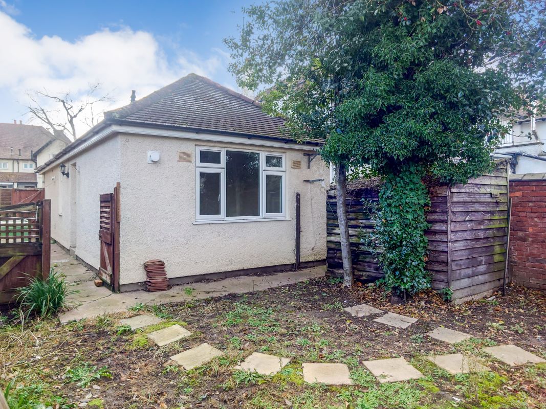 32 Whaddon Road, Cheltenham, Gloucestershire, GL52 5NA