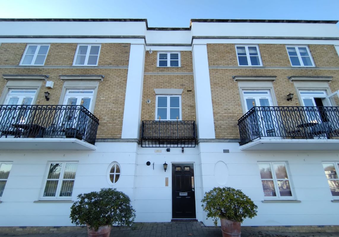 10 Thames Crescent, Chiswick, London, W4 2RU