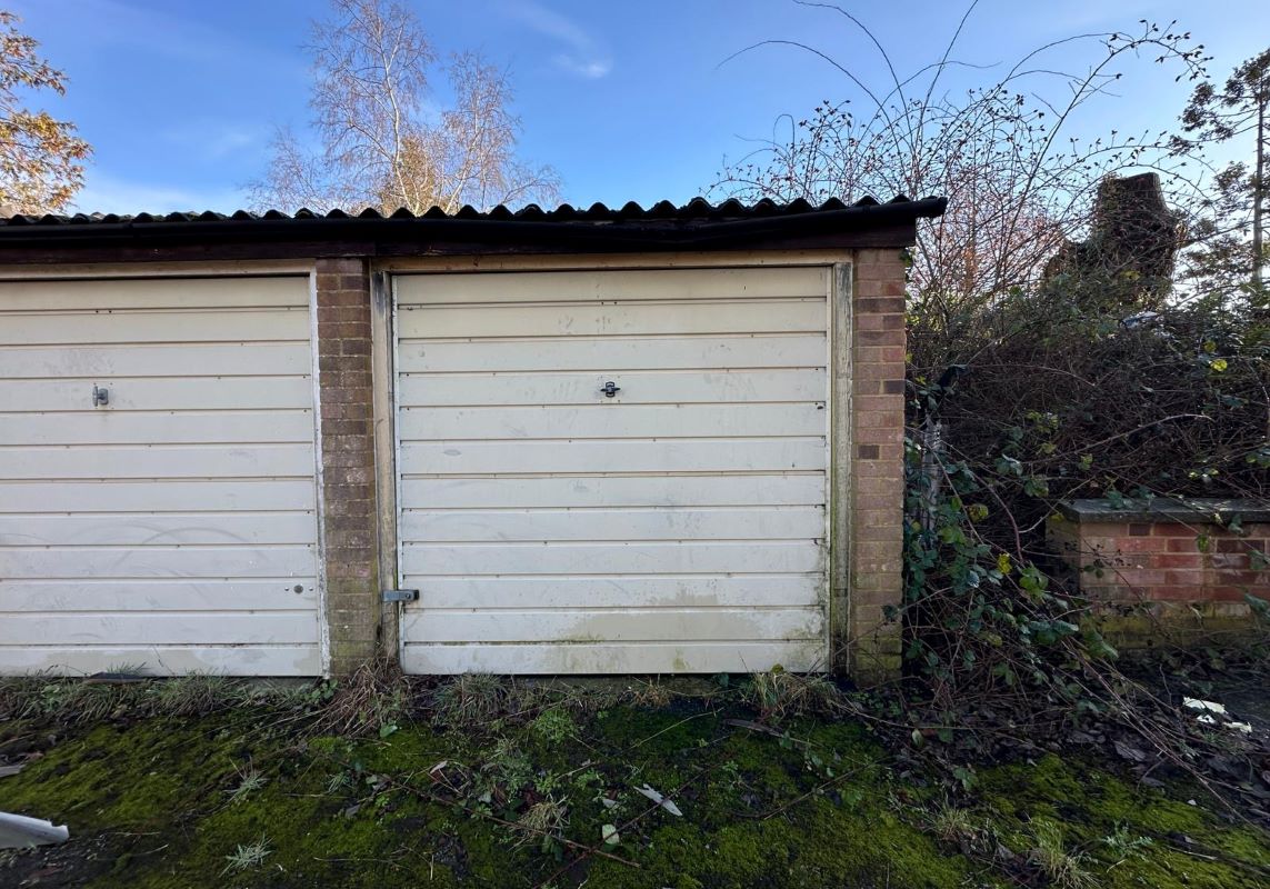 Garage at Oakcroft Close, Pinner, Middlesex, HA5 3TJ