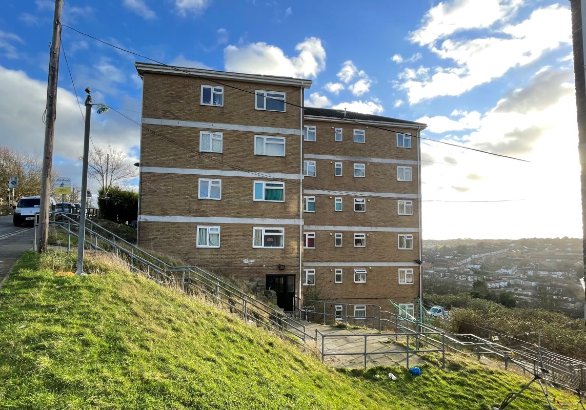 Flat 25 Samuels Tower, Longhill Avenue, Chatham, Kent, ME5 7AT