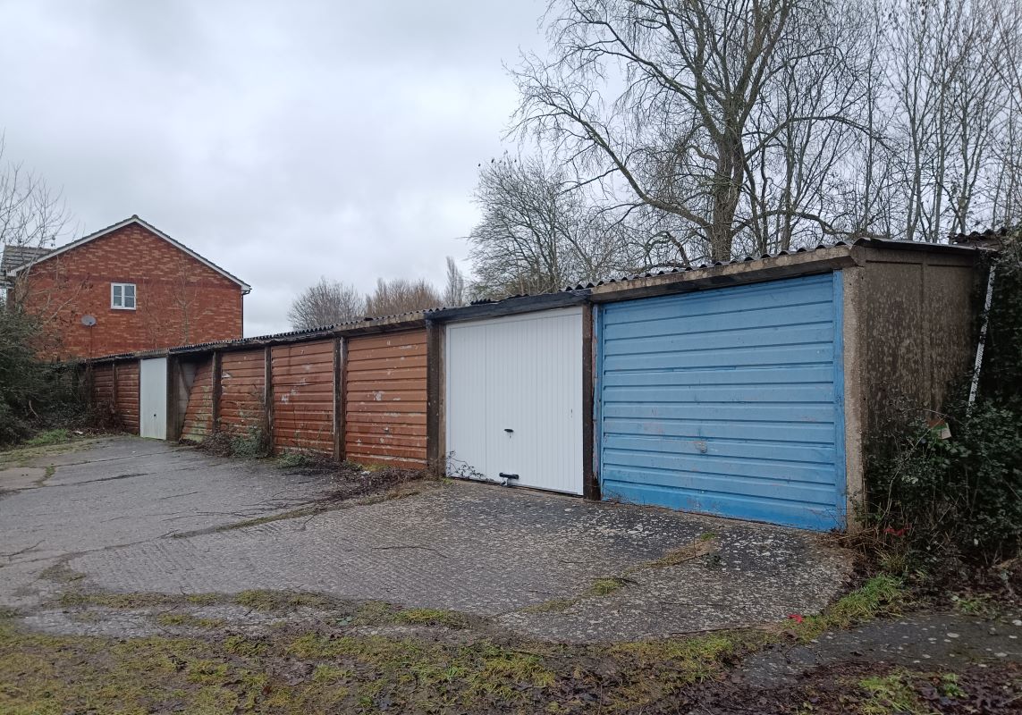 10 Garages at Springhill Road, Grendon Underwood, Aylesbury, Buckinghamshire, HP18 0TF