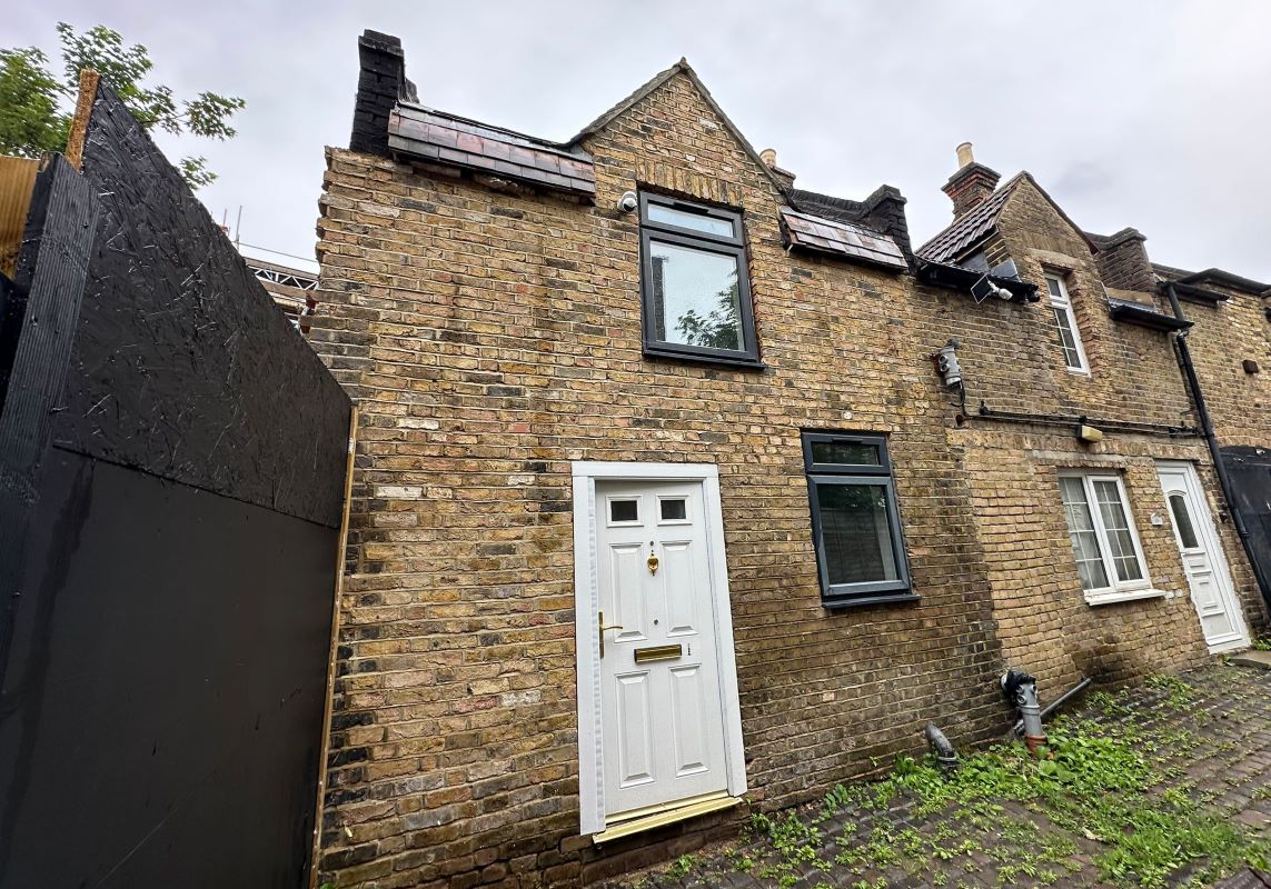 Building to the Rear of 114 Greyhound Lane, Lambeth, London, SW16 5RN