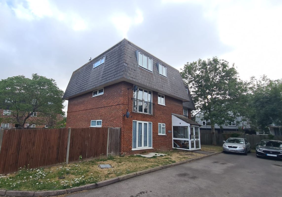 11 Anvil Court, Blacksmith Row, Slough, Berkshire, SL3 8LB