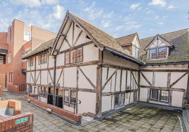 Flat 6 Queen Annes Court, Peascod Street, Windsor, Berkshire, SL4 1DG