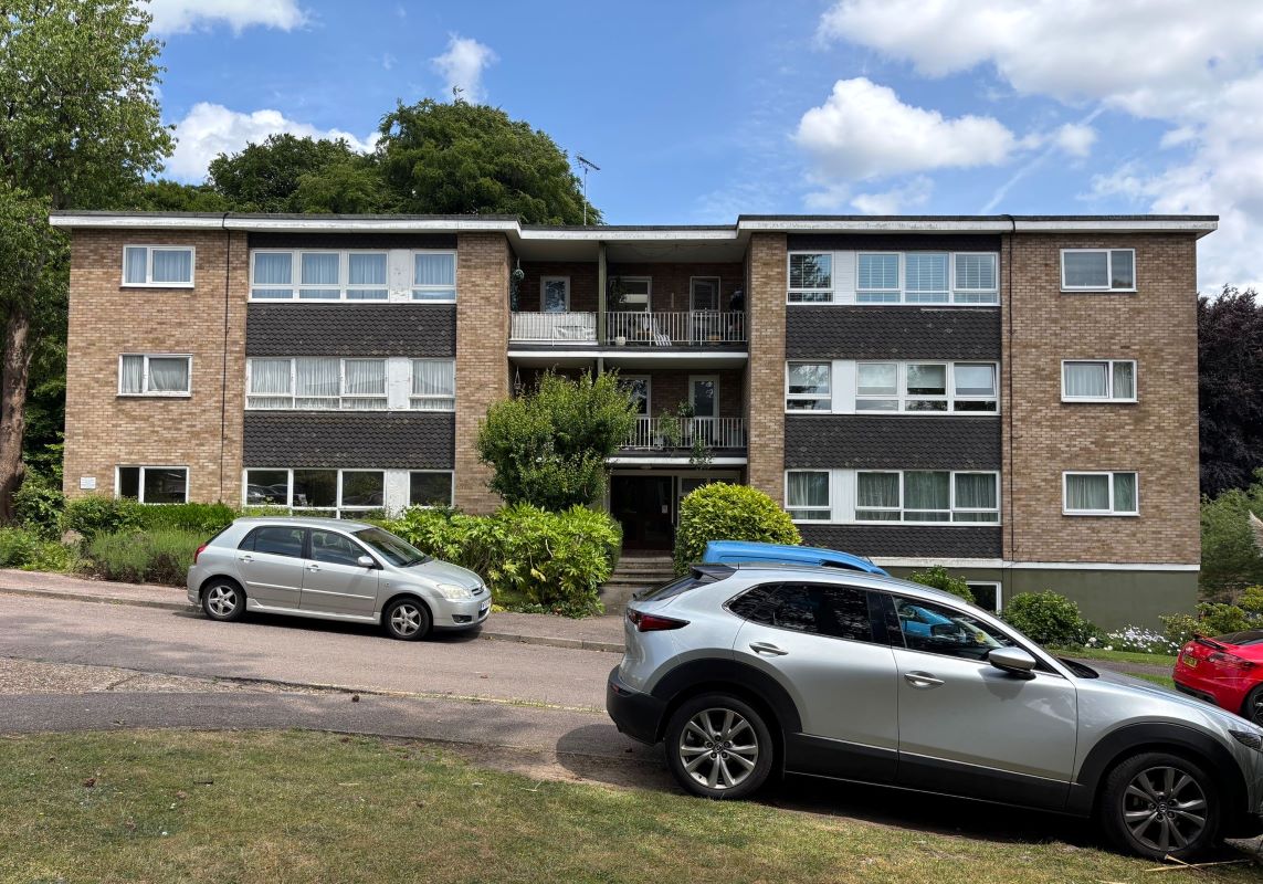 4 Dunsmore, The Hoe, Watford, Hertfordshire, WD19 5AU