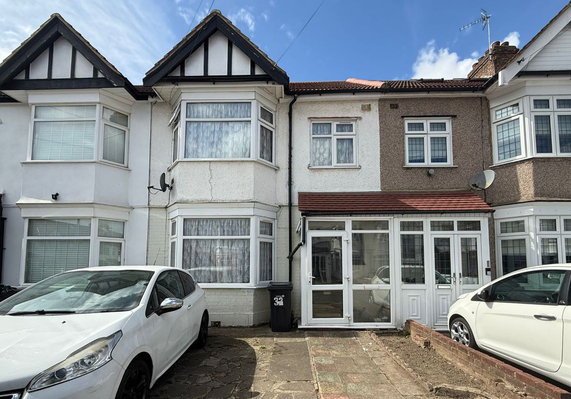 32 Mansted Gardens, Romford, Essex, RM6 4ED