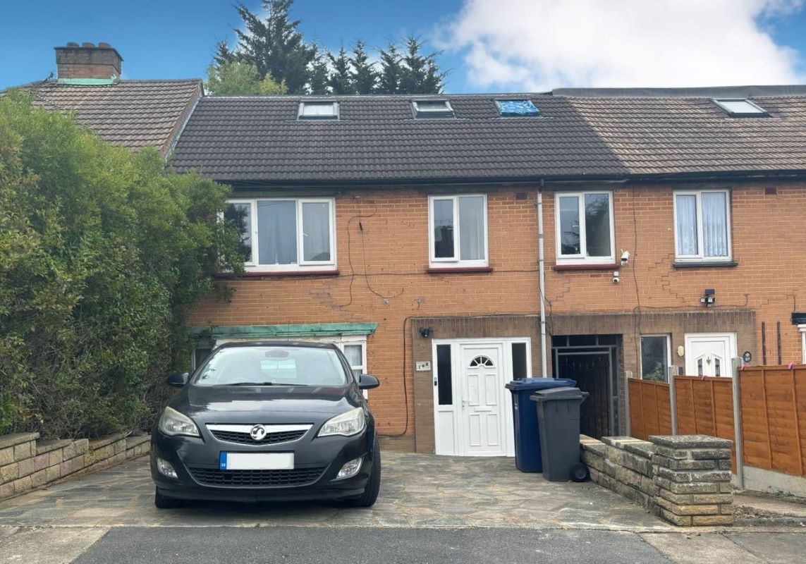 105 Fairmead Crescent, Edgware, Middlesex, HA8 8YR
