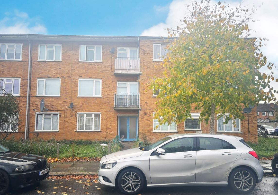 13 Cotswold Court, Hodder Drive, Perivale, Greenford, Middlesex, UB6 8LJ