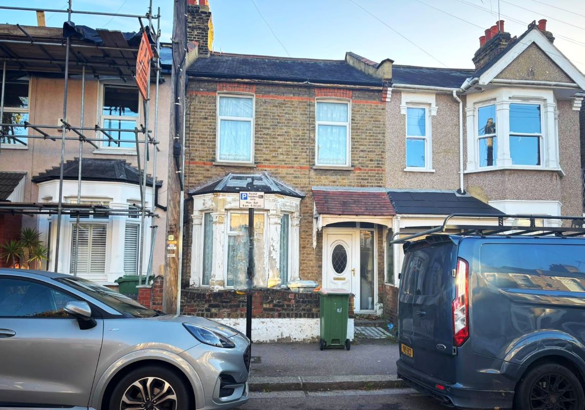 13 Chesley Gardens, East Ham, London, E6 3LN