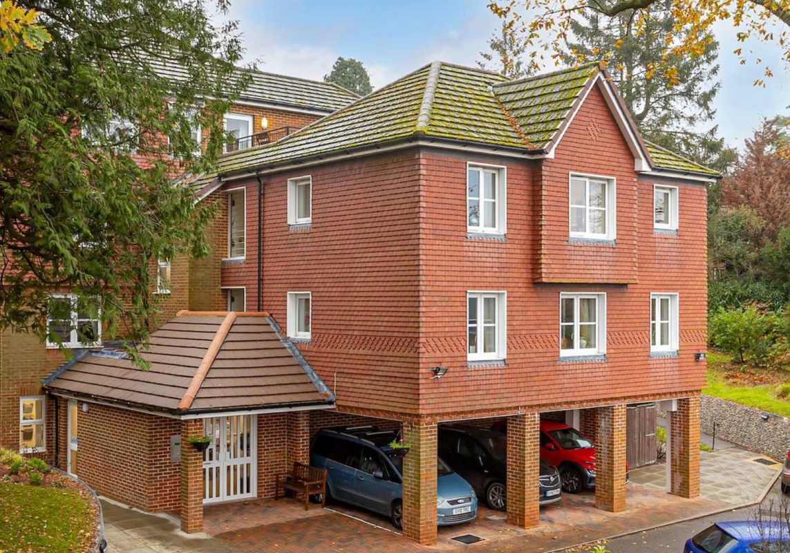 Flat 11 Risingholme Court, High Street, Heathfield, East Sussex, TN21 8GB