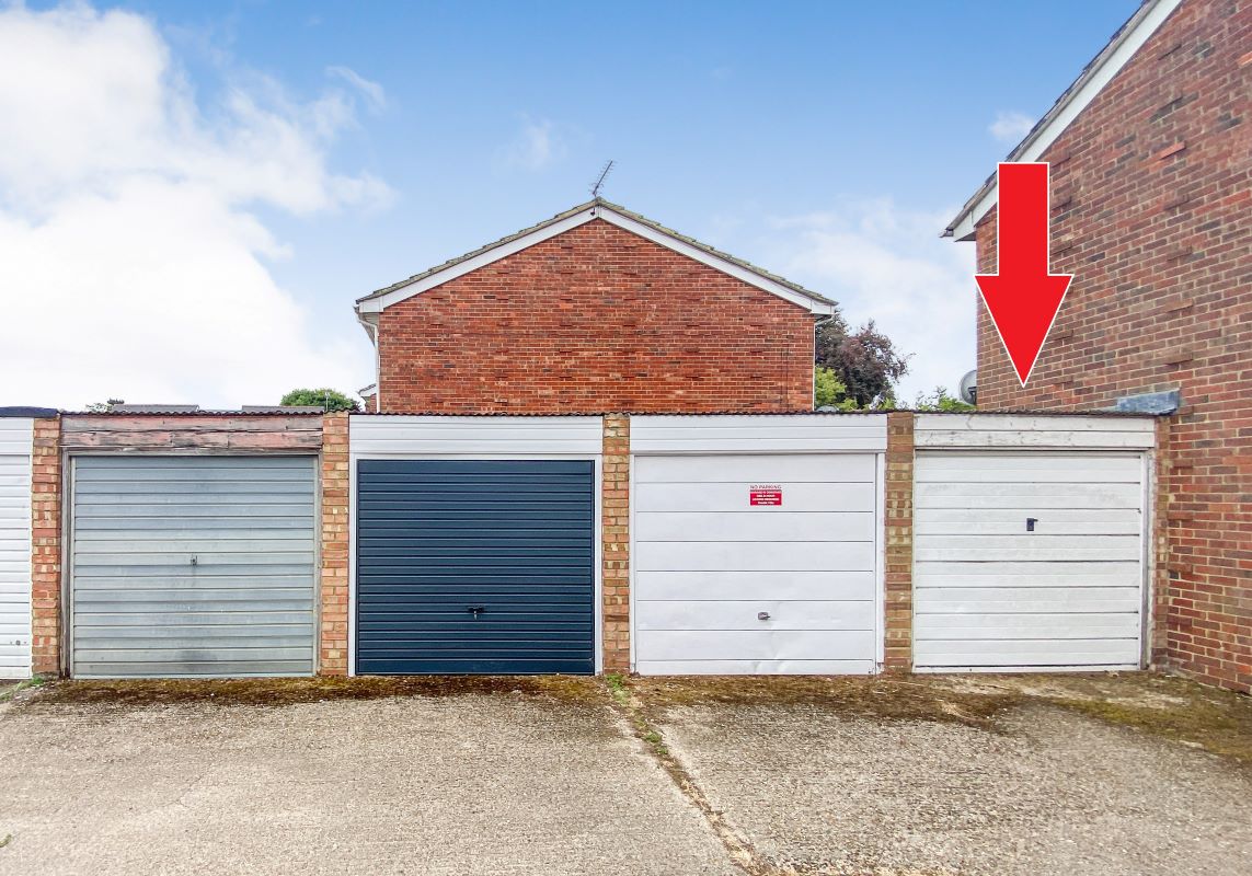 Garage at The Grove, Twyford, Reading, Berkshire, RG10 9DT