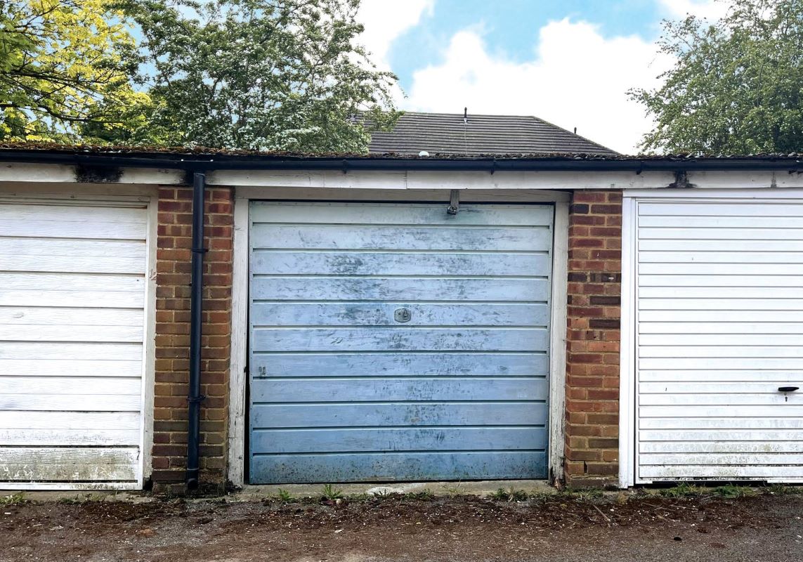 Garage 4, Wyecliffe Gardens, Merstham, Redhill, Surrey, RH1 3HN