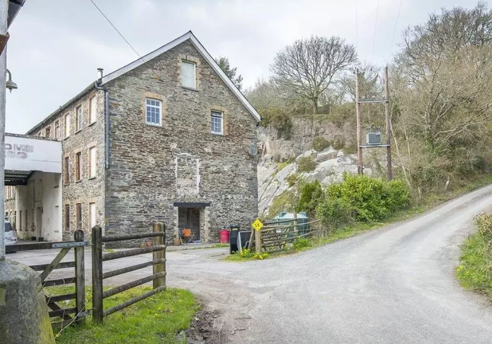 The Old Mill, Dre-Fach Felindre, Llandysul, Dyfed, SA44 5YW