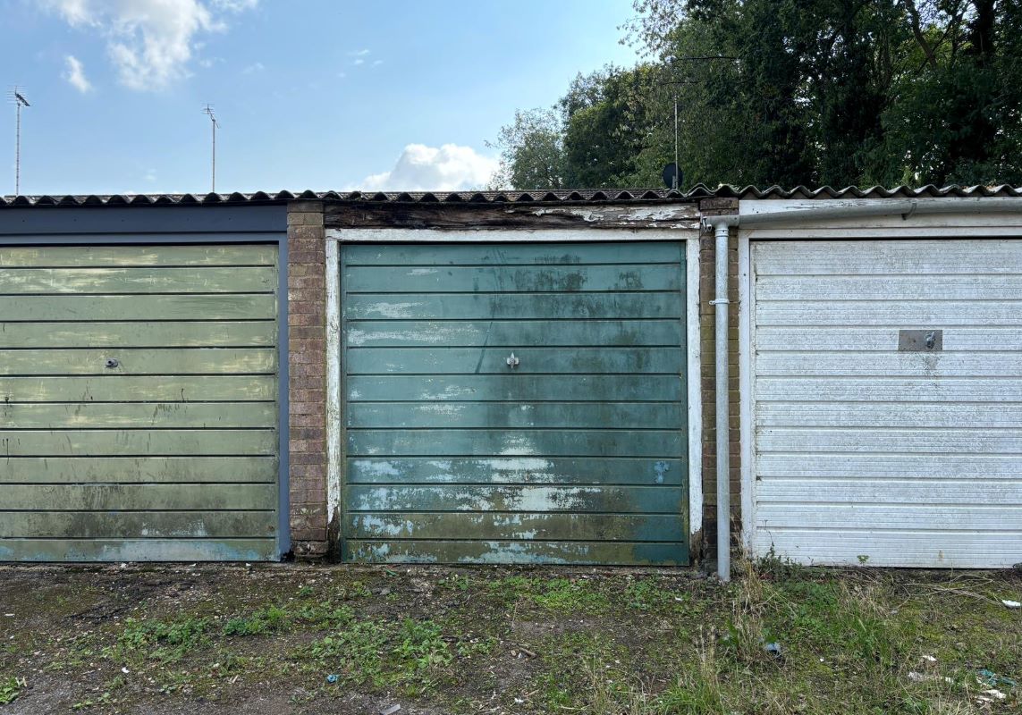 Garage at Horton Gardens, Hemel Hempstead, Hertfordshire, HP2 7NF