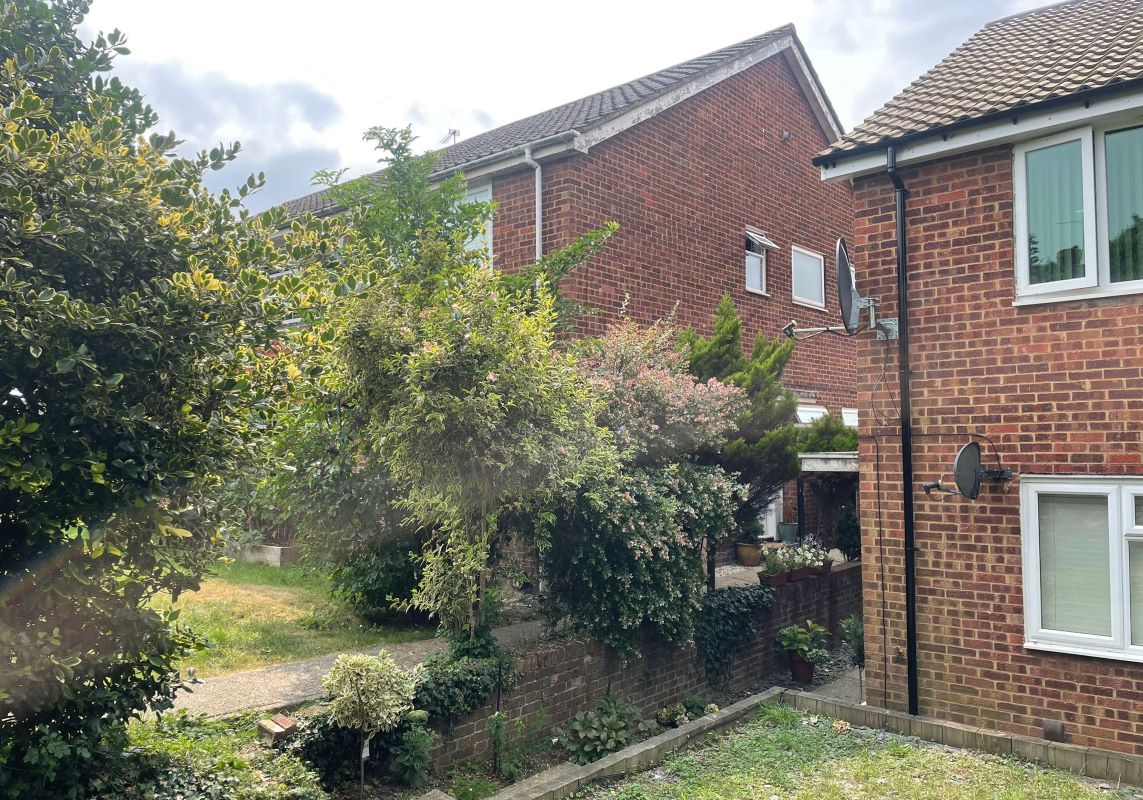 318 Roundhills, Waltham Abbey, Essex, EN9 1UQ