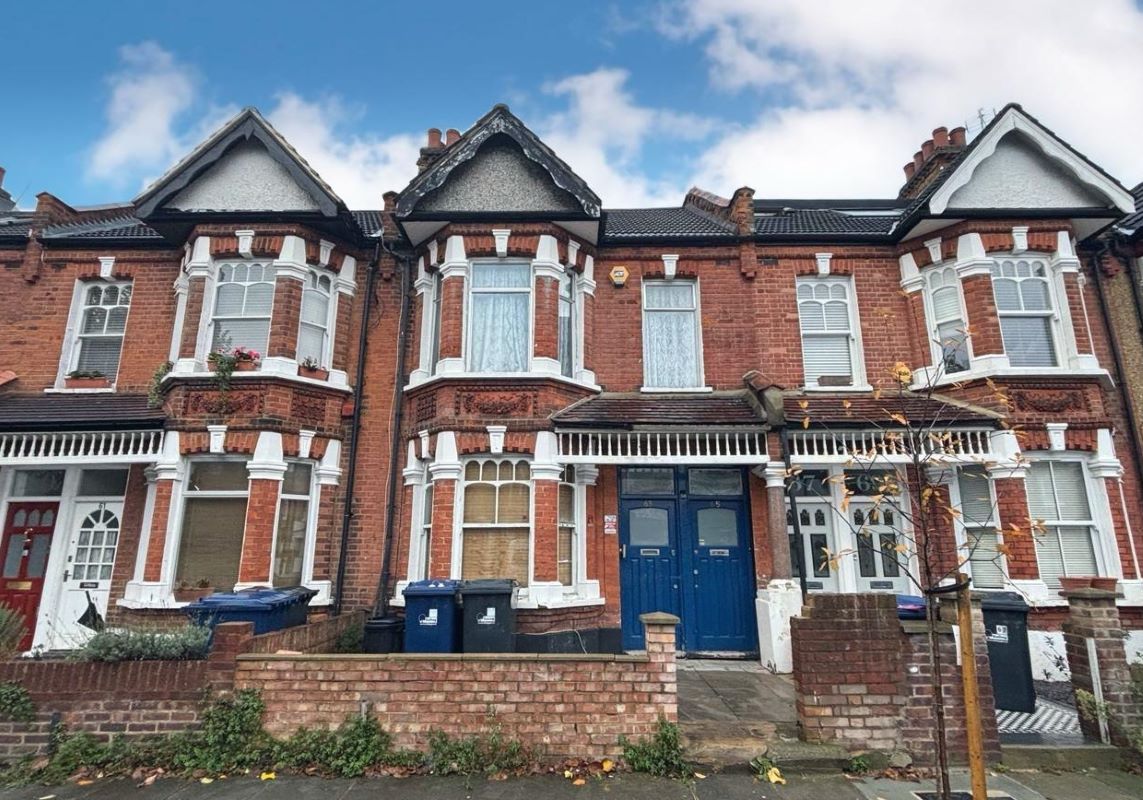 63 Davis Road, Shepard's Bush, London, W3 7SF