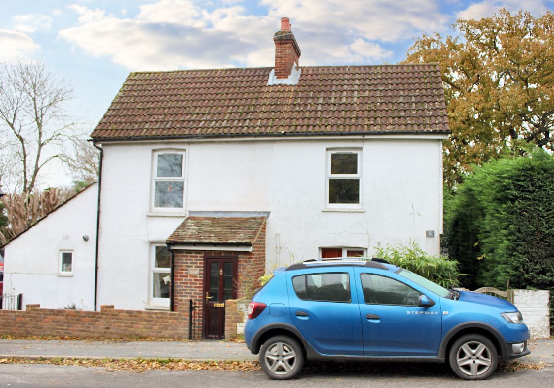 182 Battle Road, Hailsham, East Sussex, BN27 1UE