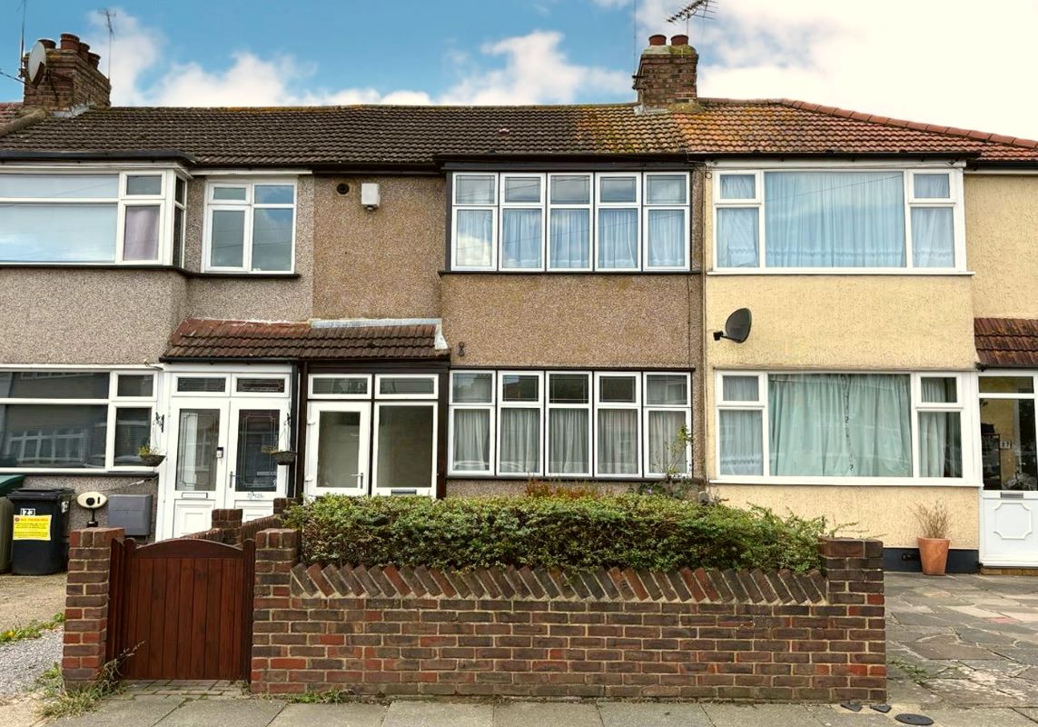 125 Linley Crescent, Romford, Essex, RM7 8RB