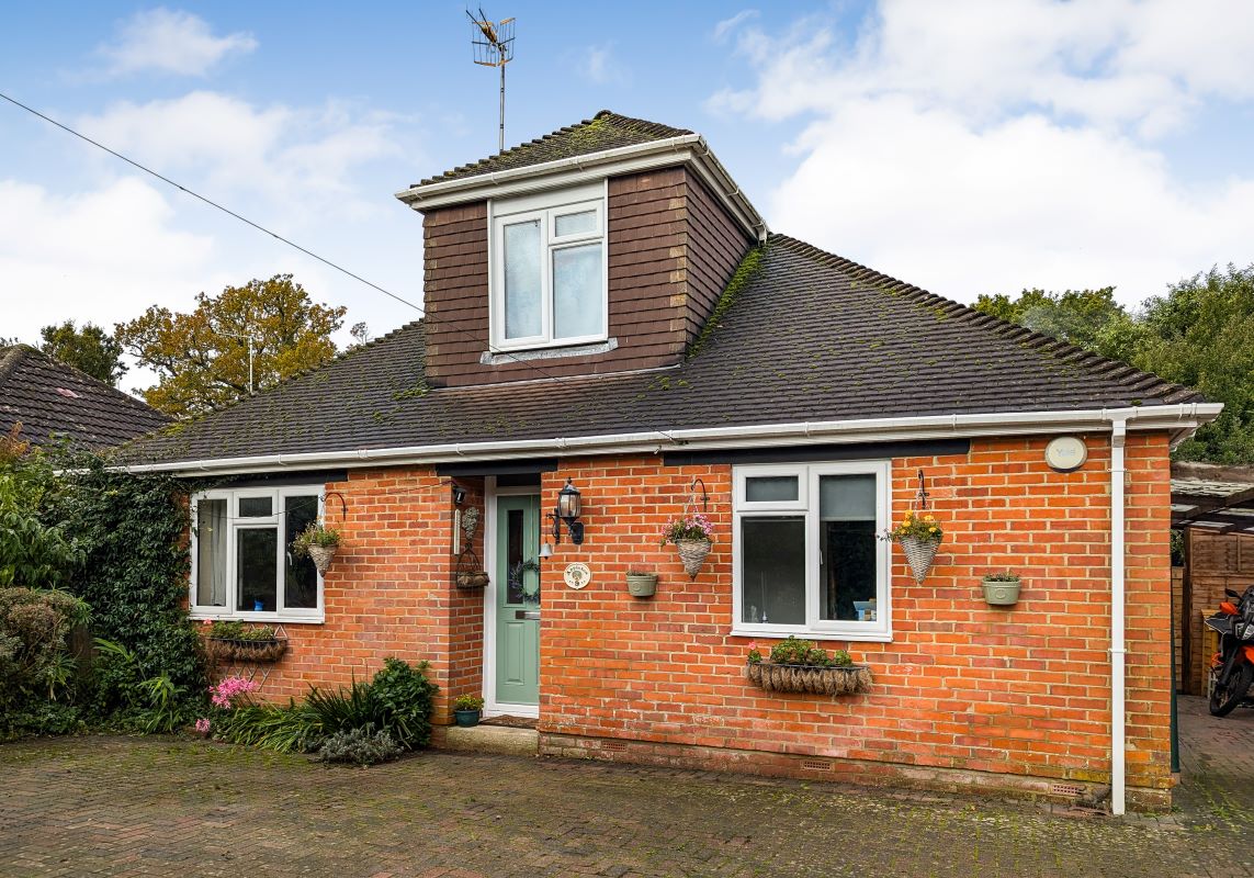 Applelea, 9 Lower Mullins Lane, Hythe, Southampton, Hampshire, SO45 5AE