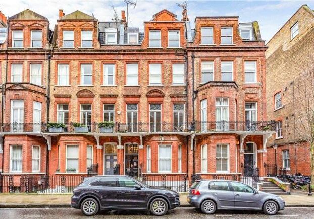 21D Rosary Gardens, South Kensington, London, SW7 4NJ