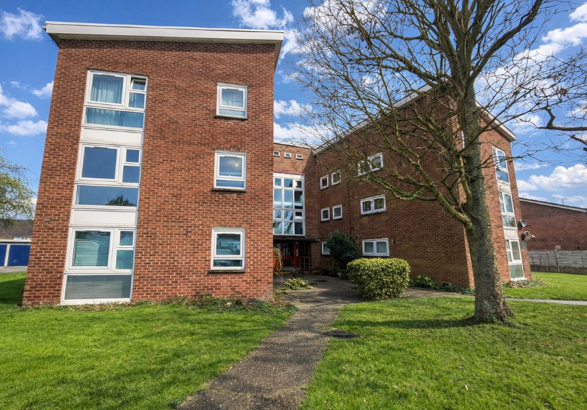 50 Orchard Close, Radlett, Hertfordshire, WD7 8DN