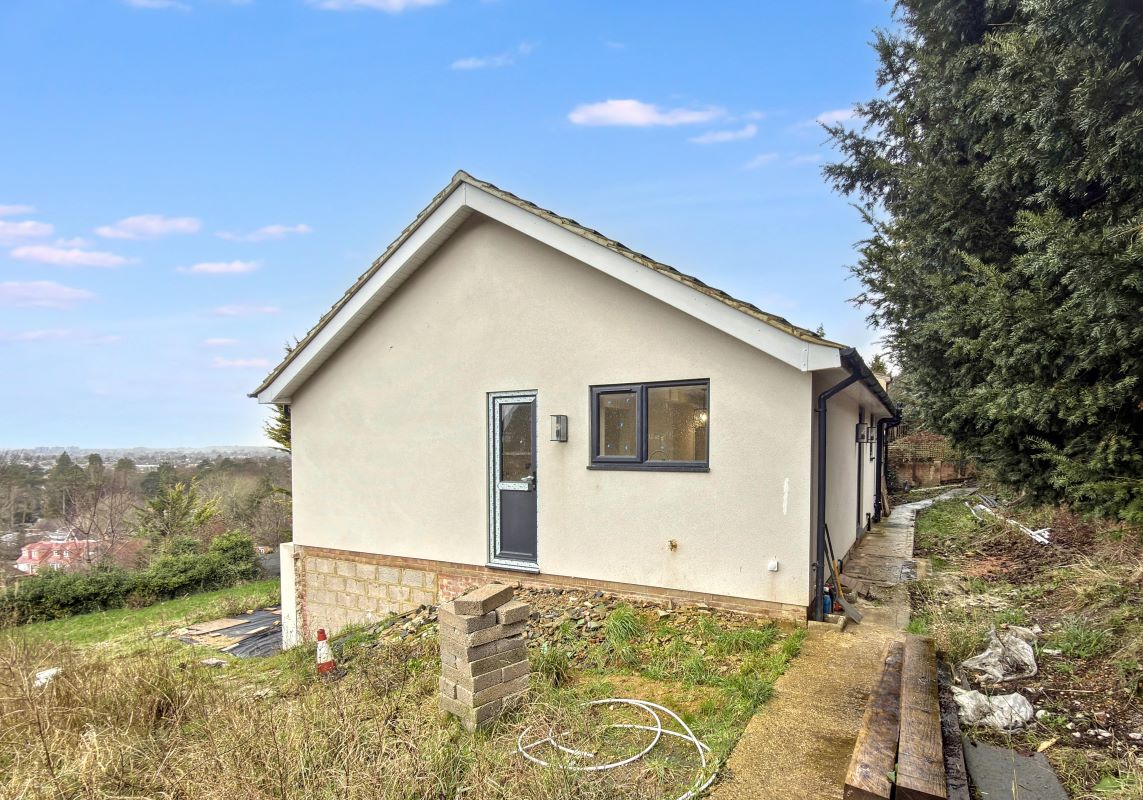 Woodbury, Woodbury Hill Path, Luton, Bedfordshire, LU2 7JR