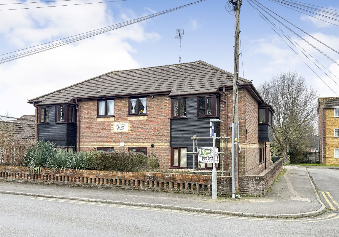 Flat 6 Ireland Court, 19 Dering Road, Ashford, Kent, TN24 8DB