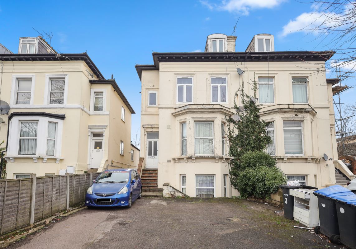126C Ordnance Road, Enfield, Middlesex, EN3 6BU