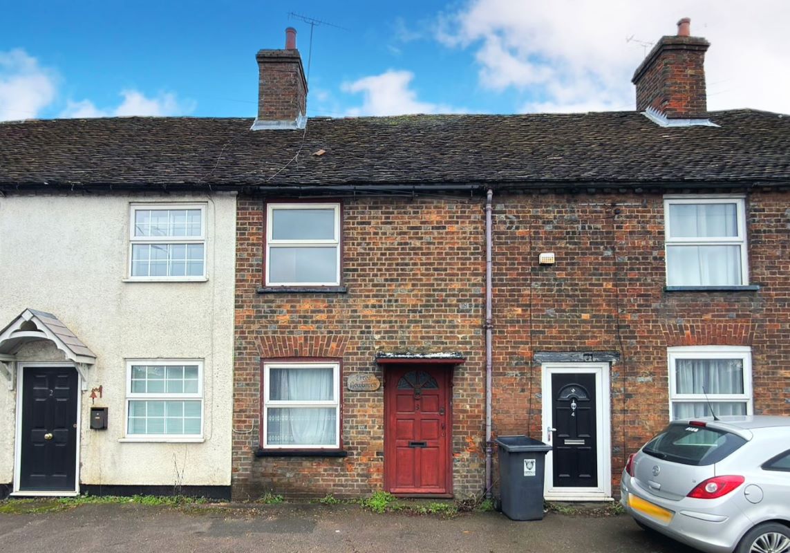 3 Row Beech Cottages, Watling Street, Kensworth, Dunstable, Bedfordshire, LU6 3QT