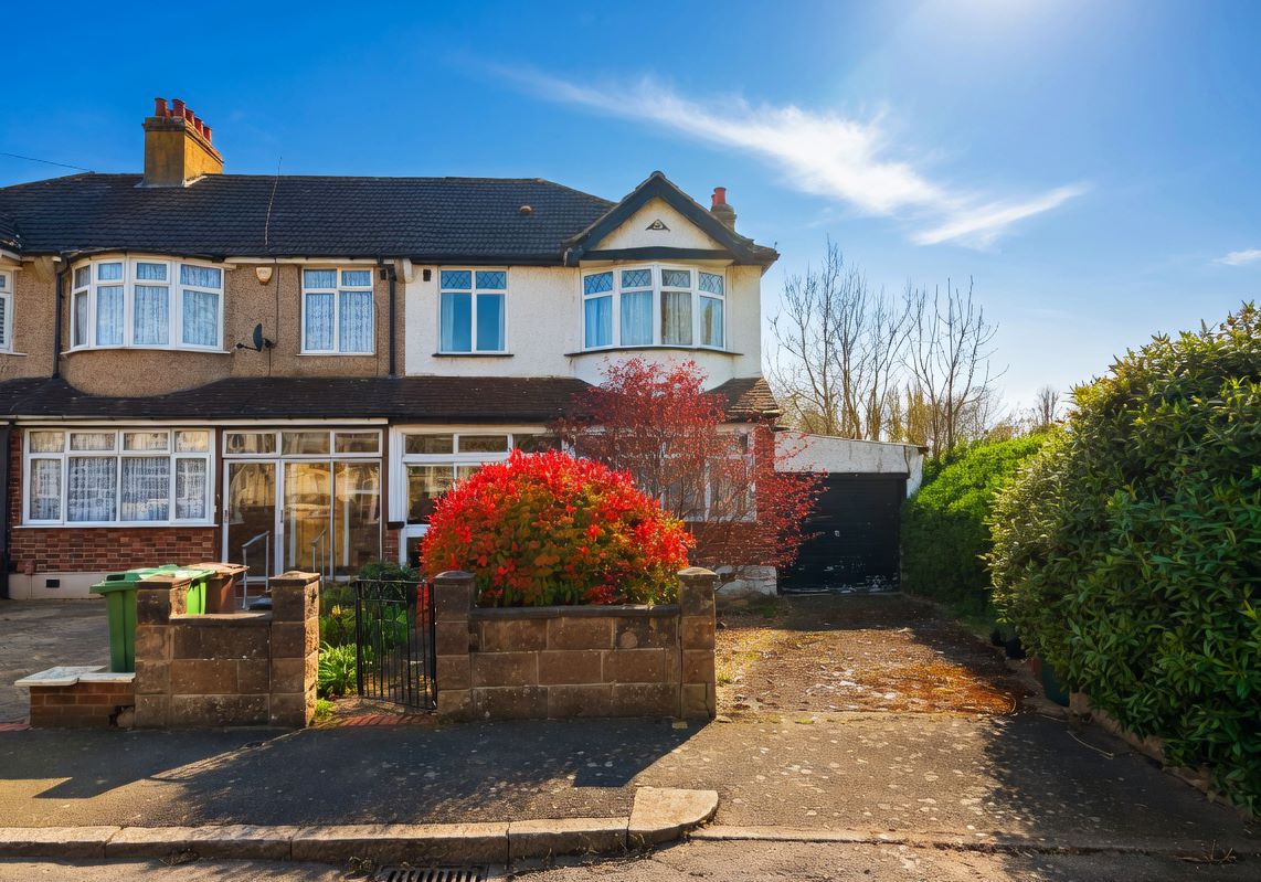 6 Kingswood Way, Wallington, Surrey, SM6 8PB