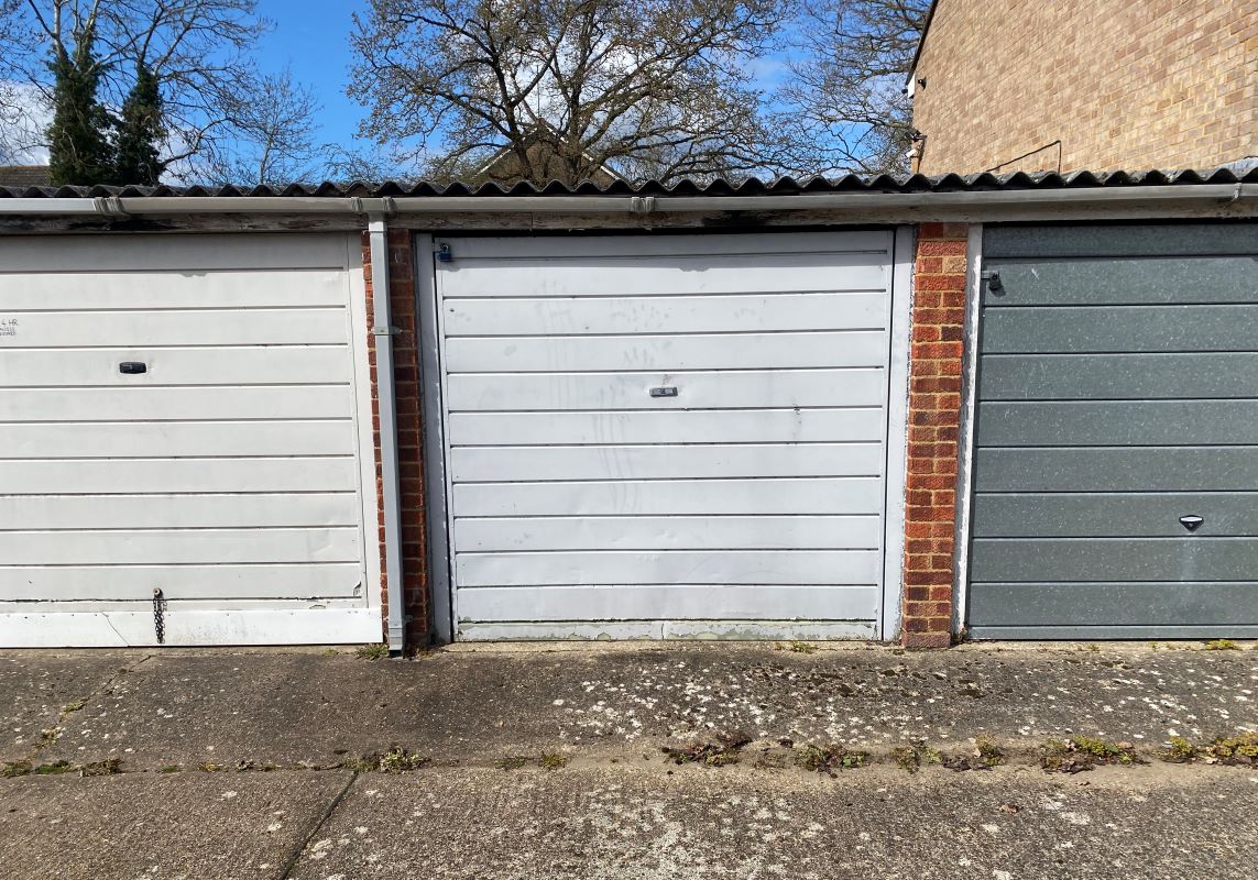 Garage at 3 Buckthorns, Bracknell, Berkshire, RG42 1TA