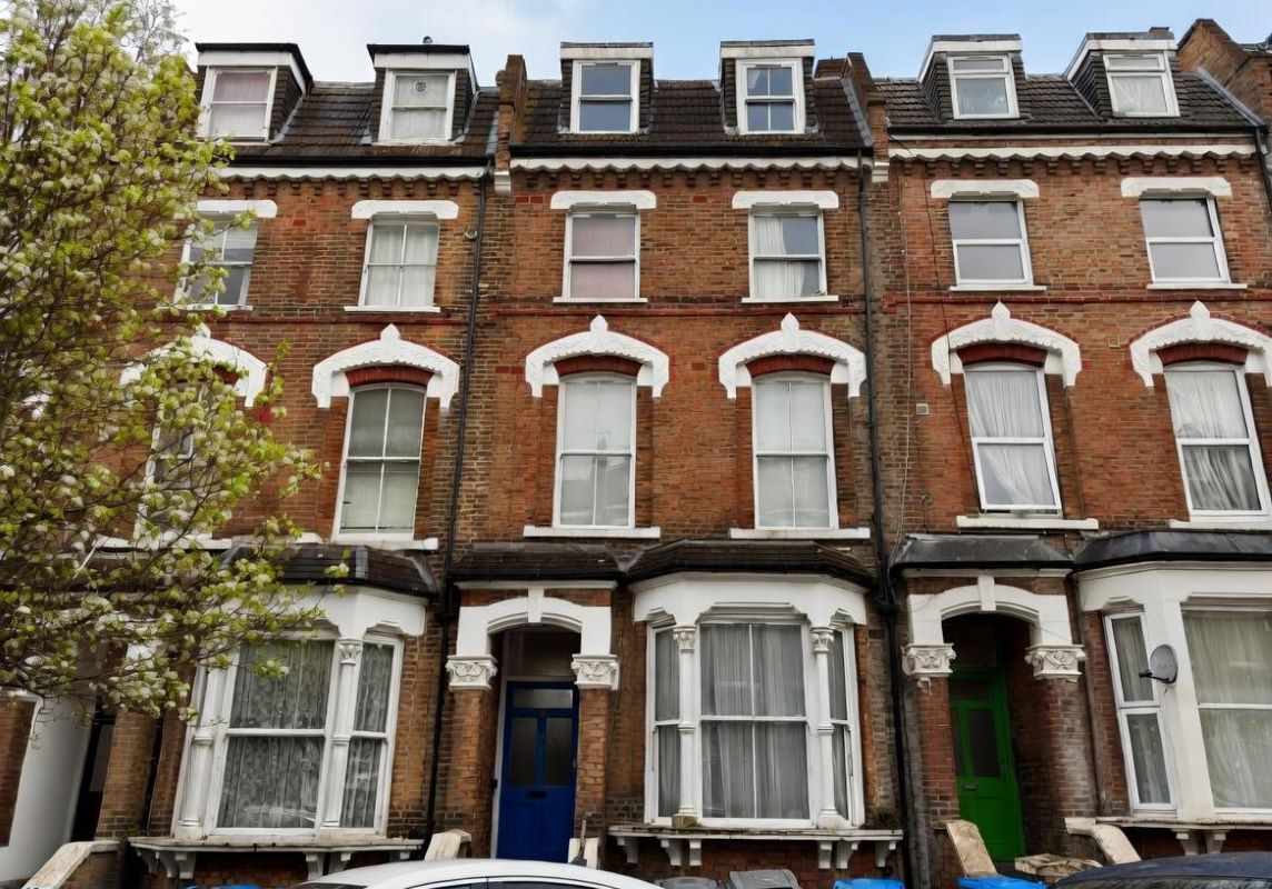 32D St Julians Road, Kilburn, London, NW6 7LB