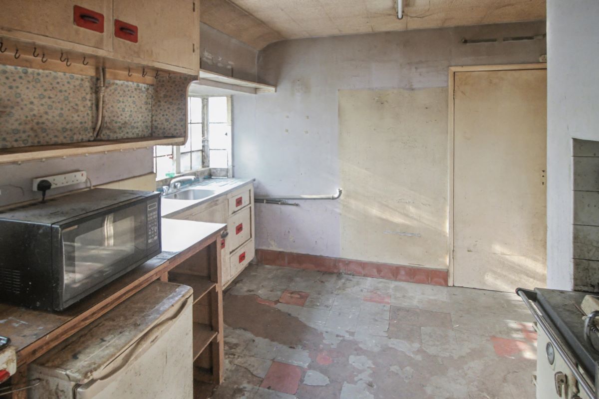 The Bungalow, Sandhurst Lane, Bexhill-on-Sea, East Sussex, TN39 4RH