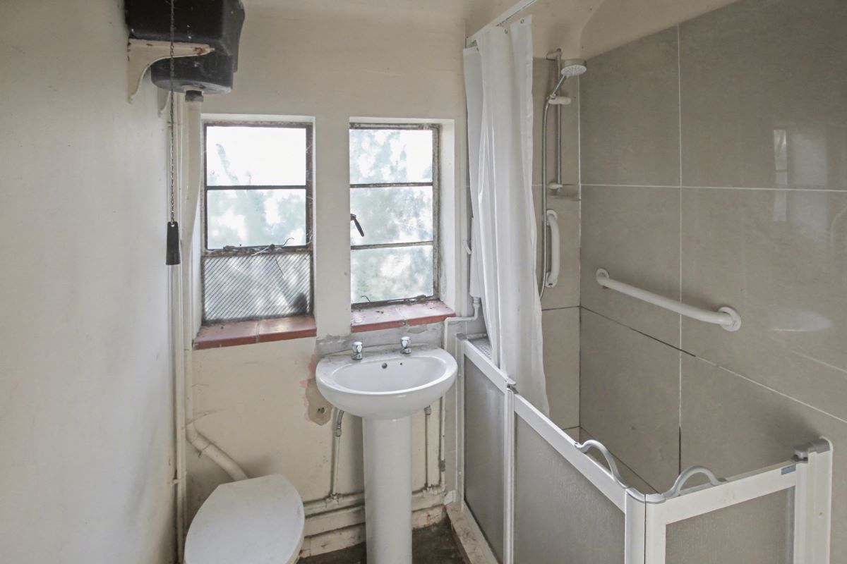 The Bungalow, Sandhurst Lane, Bexhill-on-Sea, East Sussex, TN39 4RH